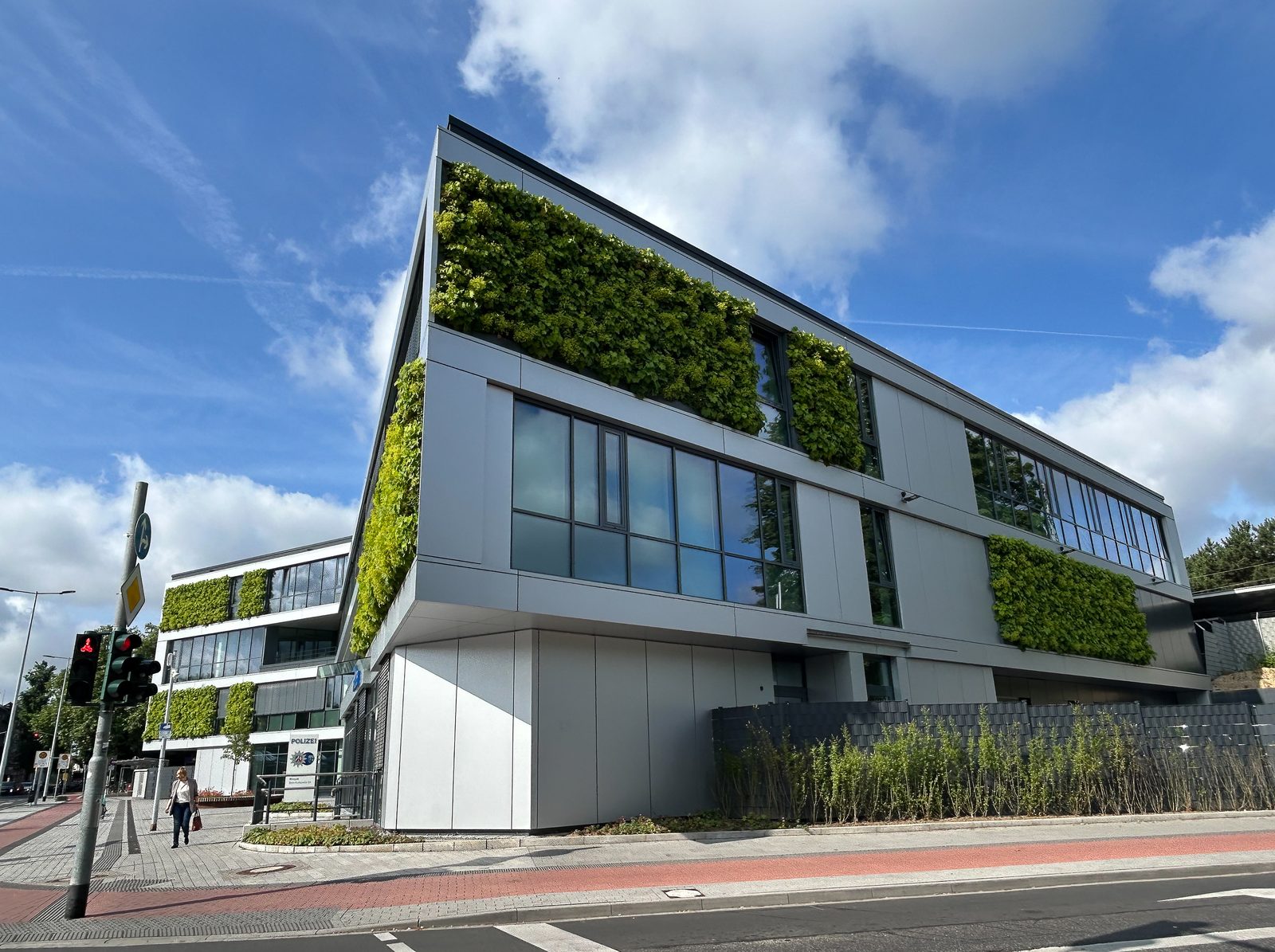 Green facade Hauptbahnhof Rheydt